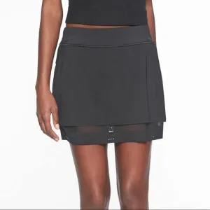Athleta Laser and Mesh Run Skort in Black Size Small