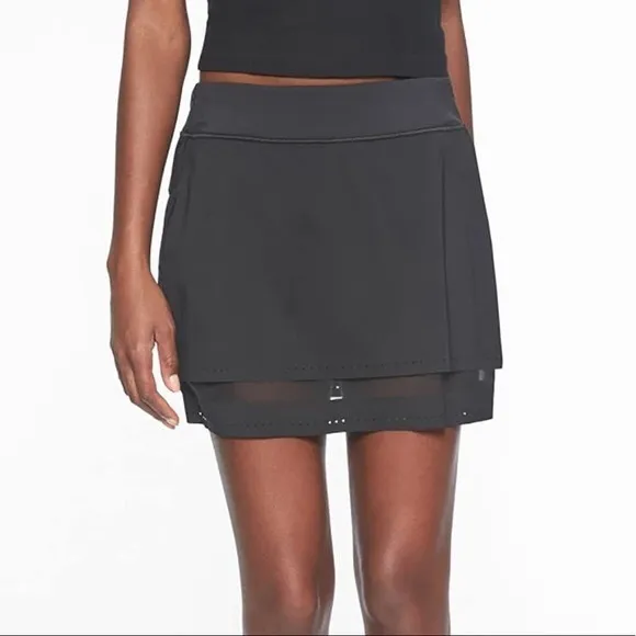 Athleta Laser and Mesh Run Skort in Black Size Small