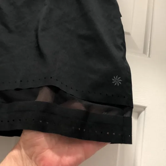 Athleta Laser and Mesh Run Skort in Black Size Small