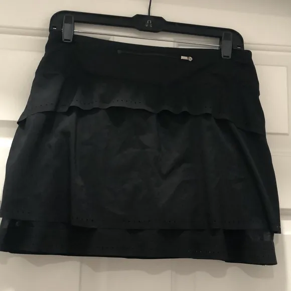 Athleta Laser and Mesh Run Skort in Black Size Small
