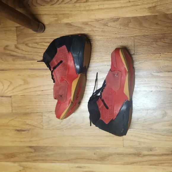 Boy's 5.5 Jordan Zion 2 Basketball Sneakers, EUC