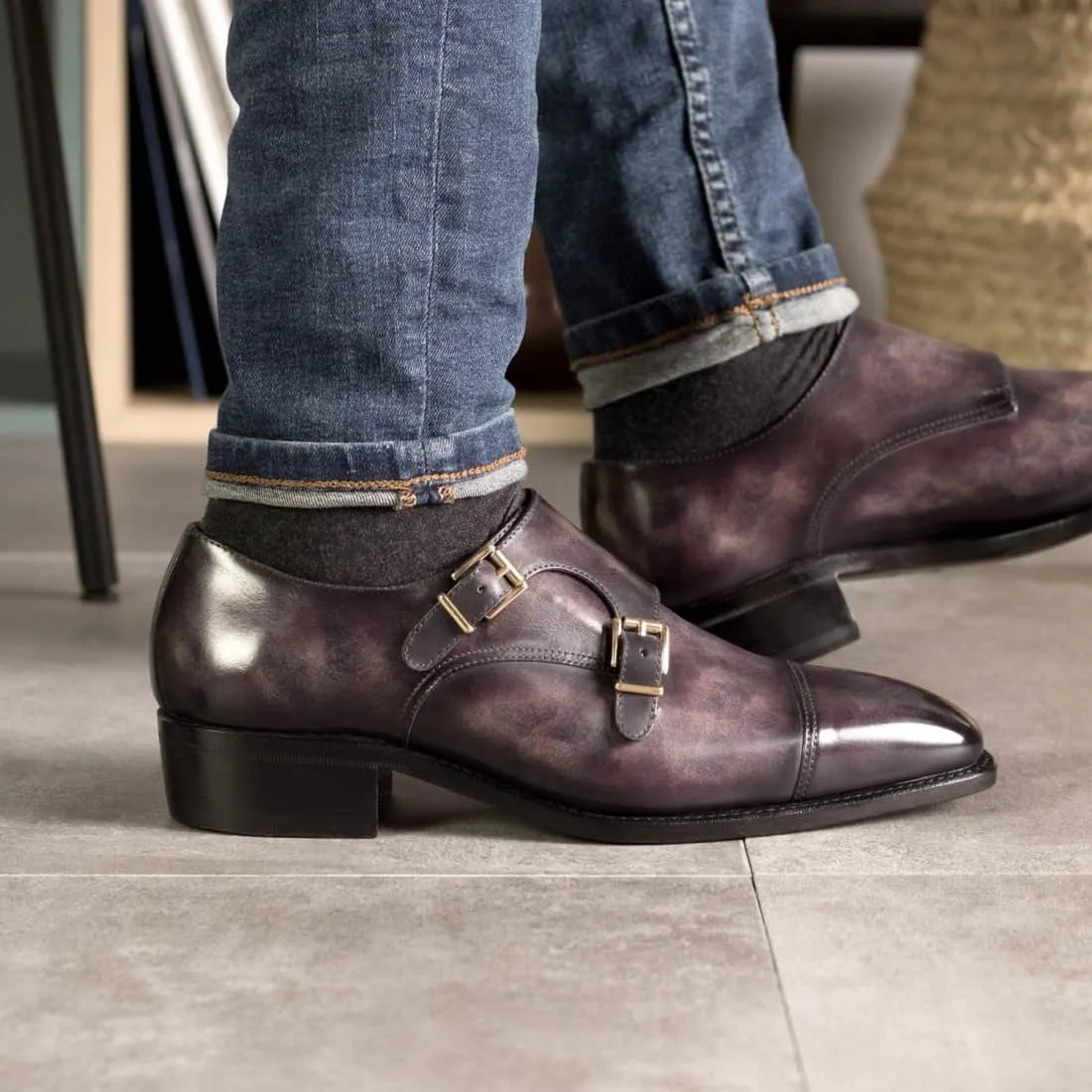 Chaussure double boucle en cuir patiné aubergine