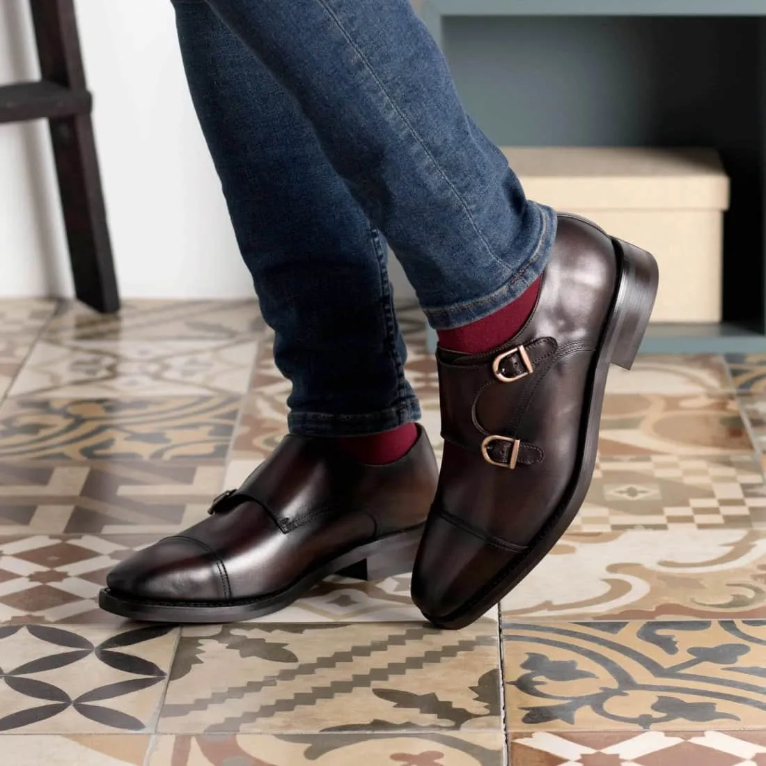 Chaussure double boucle en cuir patiné marron foncé - Semelles Dainite