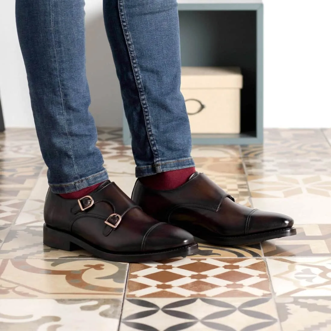 Chaussure double boucle en cuir patiné marron foncé - Semelles Dainite