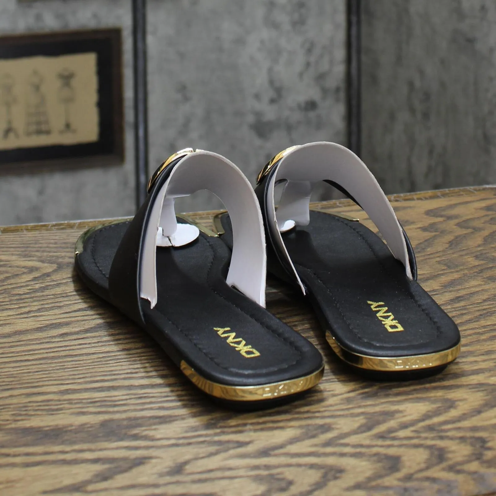 DKNY Women's Halcott Logo Sandals K4051669 Black 9.5M