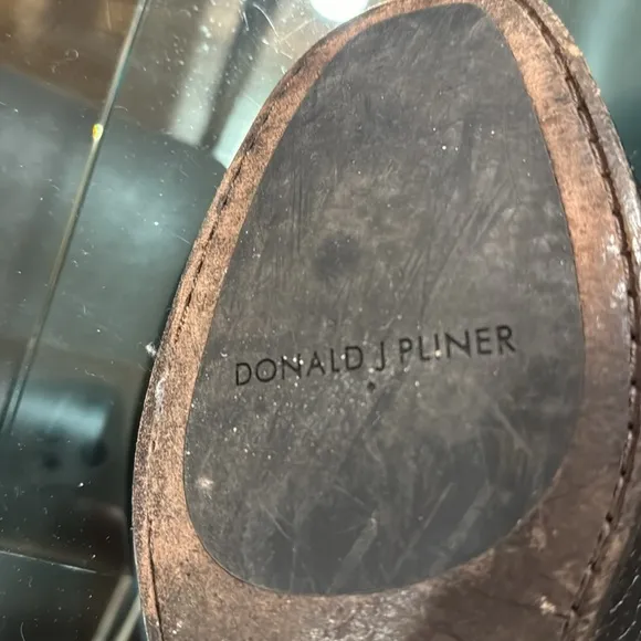 DONALD J PLINER LEATHER SLIP-ONS