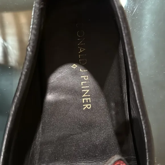 DONALD J PLINER LEATHER SLIP-ONS