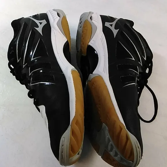 Mizuno wave hurricane 3 Athletic woman's size 10