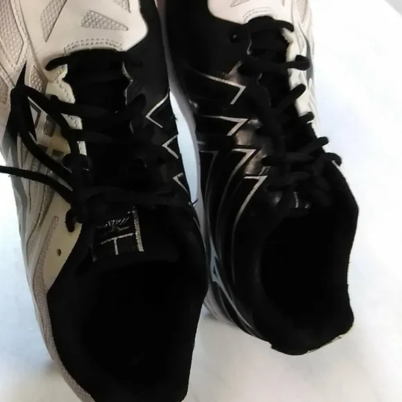 Mizuno wave hurricane 3 Athletic woman's size 10