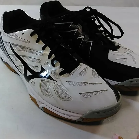 Mizuno wave hurricane 3 Athletic woman's size 10