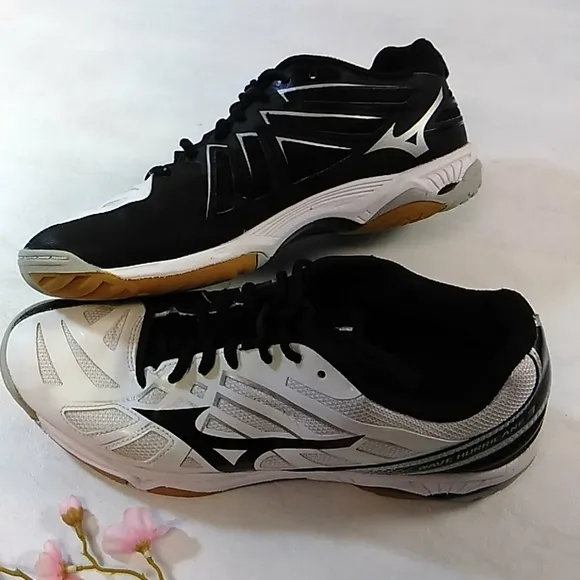Mizuno wave hurricane 3 Athletic woman's size 10