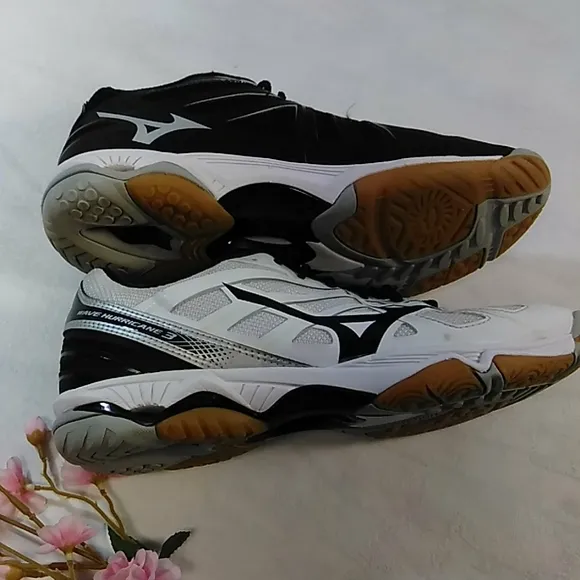 Mizuno wave hurricane 3 Athletic woman's size 10