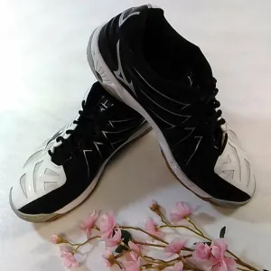 Mizuno wave hurricane 3 Athletic woman's size 10