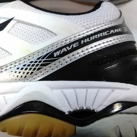 Mizuno wave hurricane 3 Athletic woman's size 10
