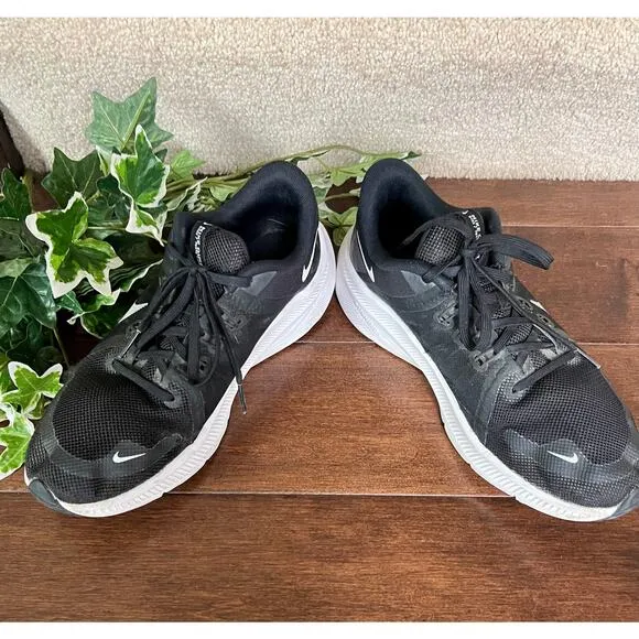 Nike Quest 4 black mens running athletic shoes size 8