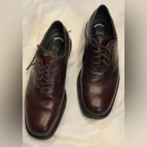 Nunn Bush  9 m oxfords maroon color lace up The edge of shoe opening is peeling