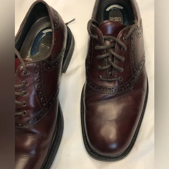 Nunn Bush  9 m oxfords maroon color lace up The edge of shoe opening is peeling