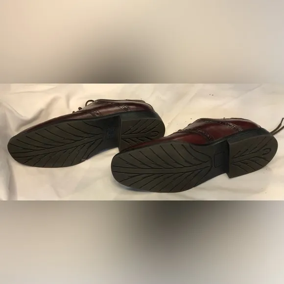 Nunn Bush  9 m oxfords maroon color lace up The edge of shoe opening is peeling