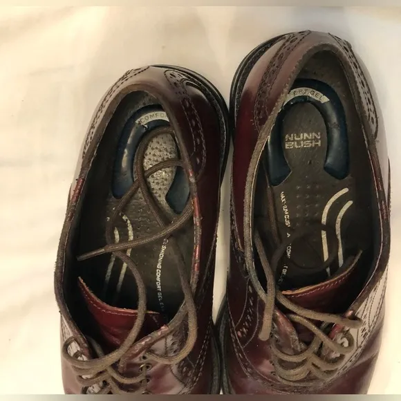 Nunn Bush  9 m oxfords maroon color lace up The edge of shoe opening is peeling