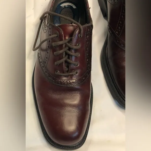 Nunn Bush  9 m oxfords maroon color lace up The edge of shoe opening is peeling