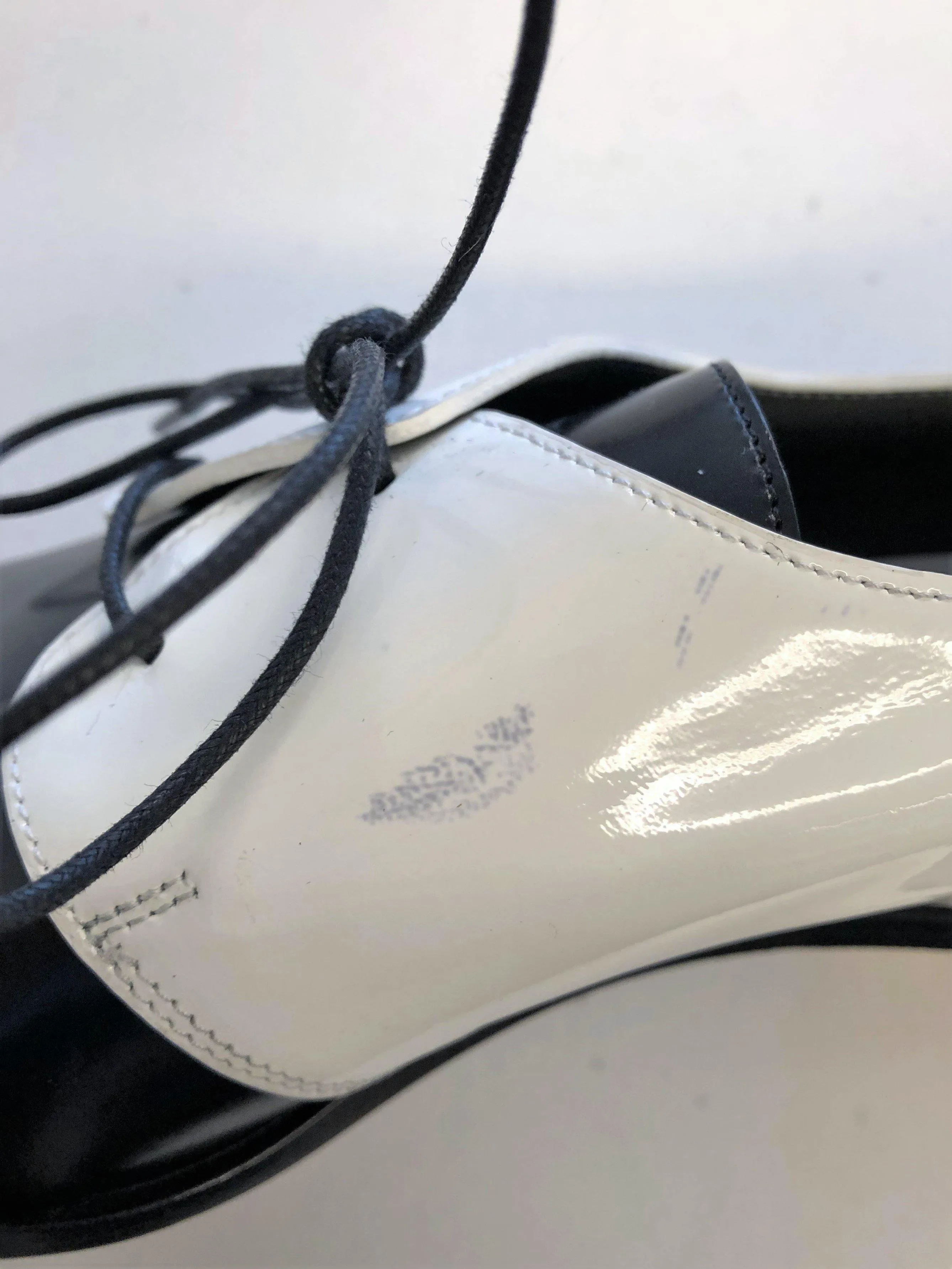 Reed Krakoff Bicolor Lace-Up Oxfords White Patent & Black Leather Size 39 NEW