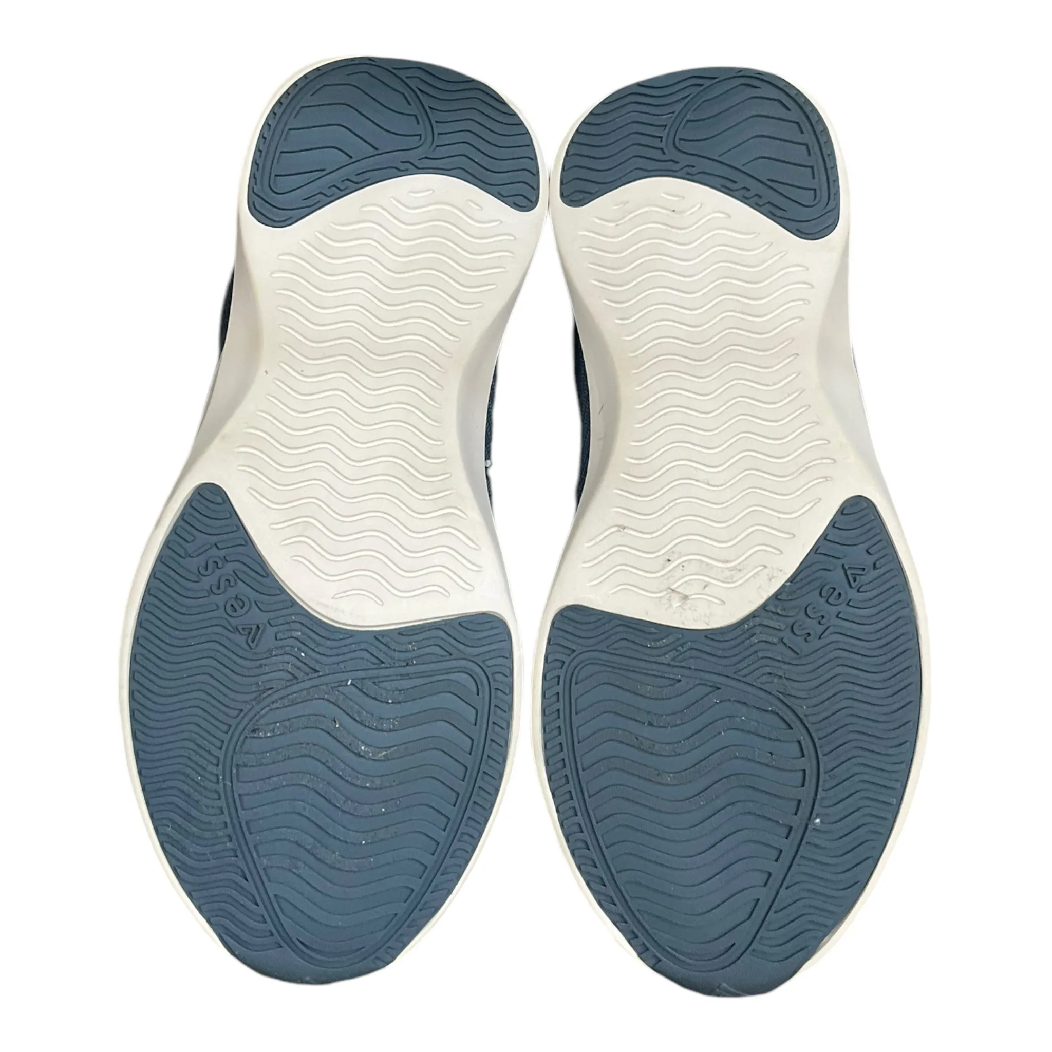 Shoes Athletic By Cmb In Blue, Size: 8