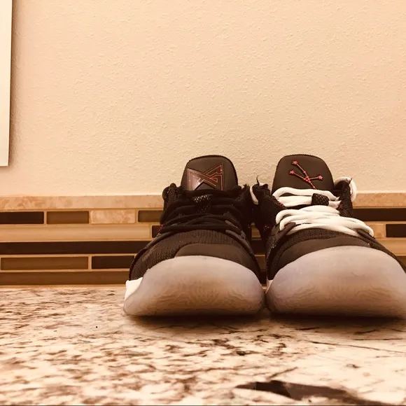 Size 4.5 Paul George 2s basketball shoes .
