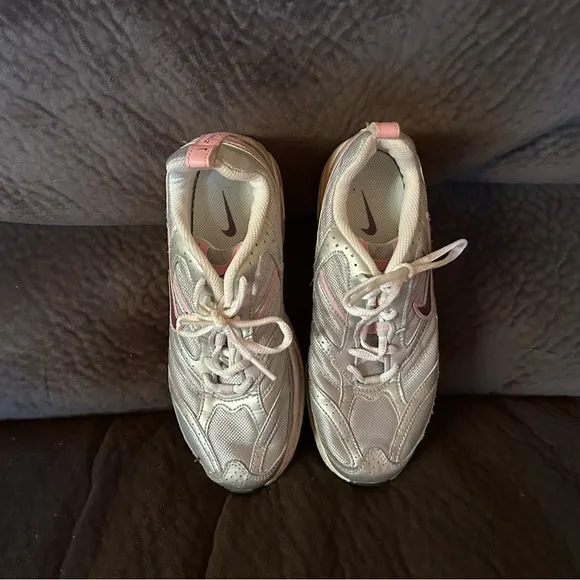 Super stylish Nike Silver &amp; Pink Athletic Shoes, Youth size 5Y - Women’s size 7